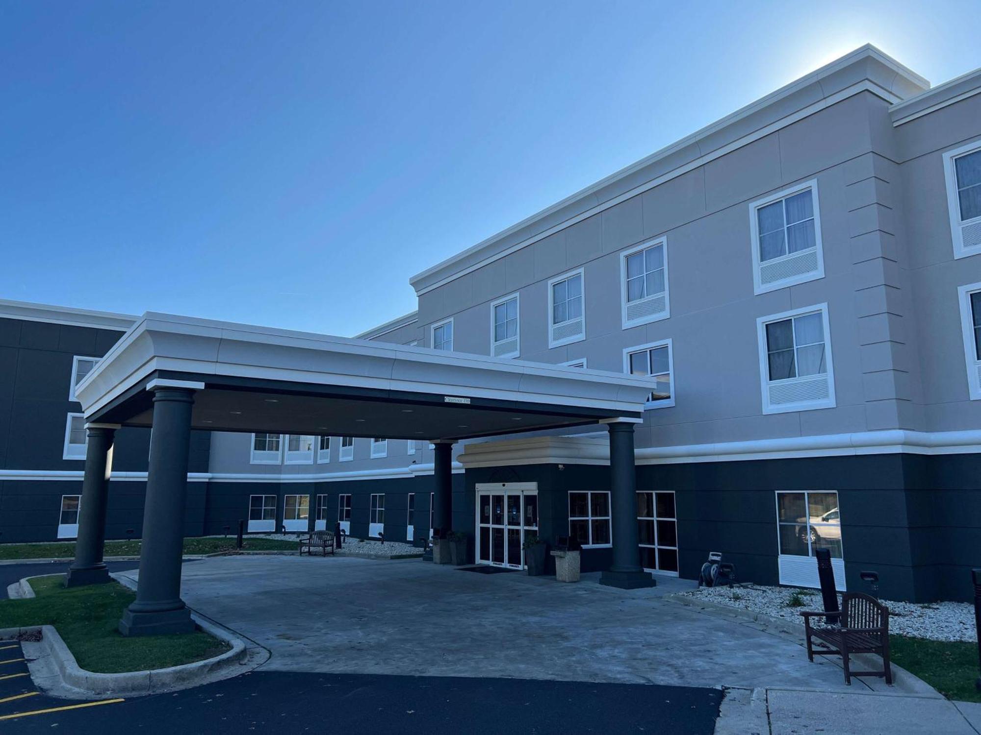 La Quinta By Wyndham Bannockburn-Deerfield Hotel Exterior photo
